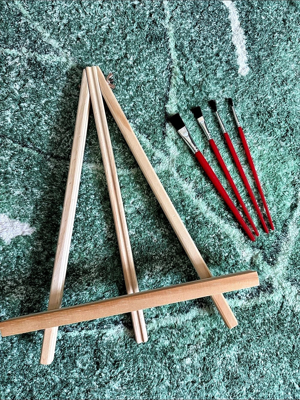 Wooden Easel with 4 Paintbrushes